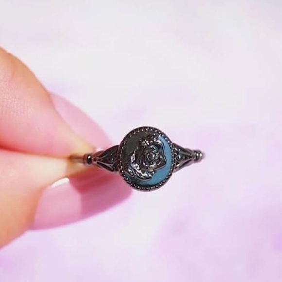 Black Rose Signet Ring - Picture 1 of 2